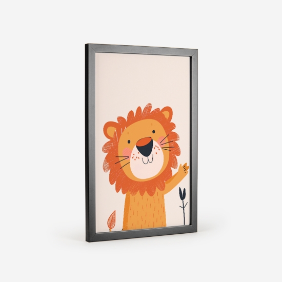 Poster de um leão laranja sorridente com uma juba volumosa, ideal para decoração de quartos de bebé e crianças. 2